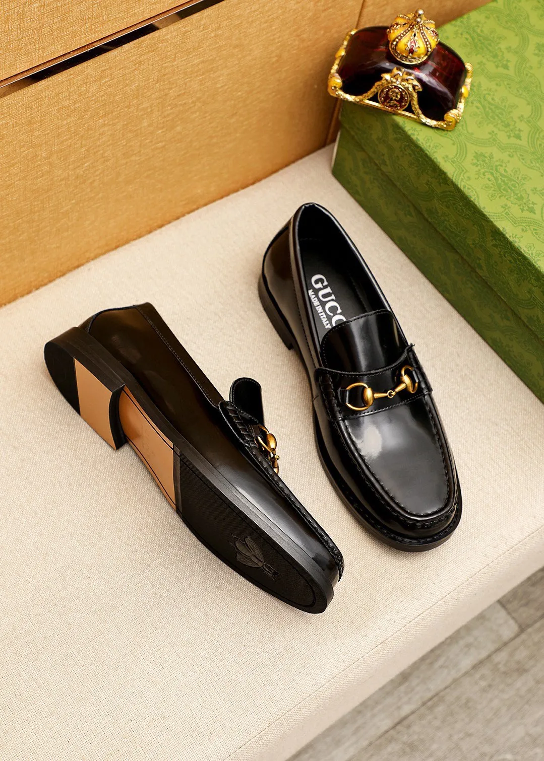 Men's shoes 💰460 💐 Product trademark: GUCCI "Gucci" casual leather shoes Regular size: 38-44 (45🉑️customized) Product materials: Selected imported first-layer open-edge beaded cowhide leather upper + luxury hardware buckle, imported water-dyed cowhide leather lining. Strong three-dimensional visual effect, original combination outsole Color: 3⃣️colors available